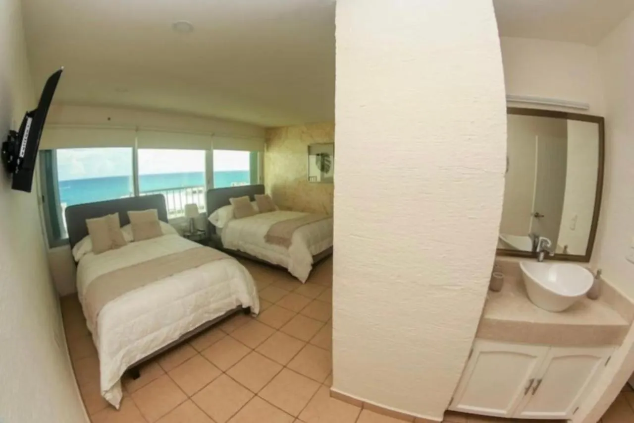 Apartamento En Zona Hotelera Frente A La Playa Quintana Roo, Mexico Cancun Mexico